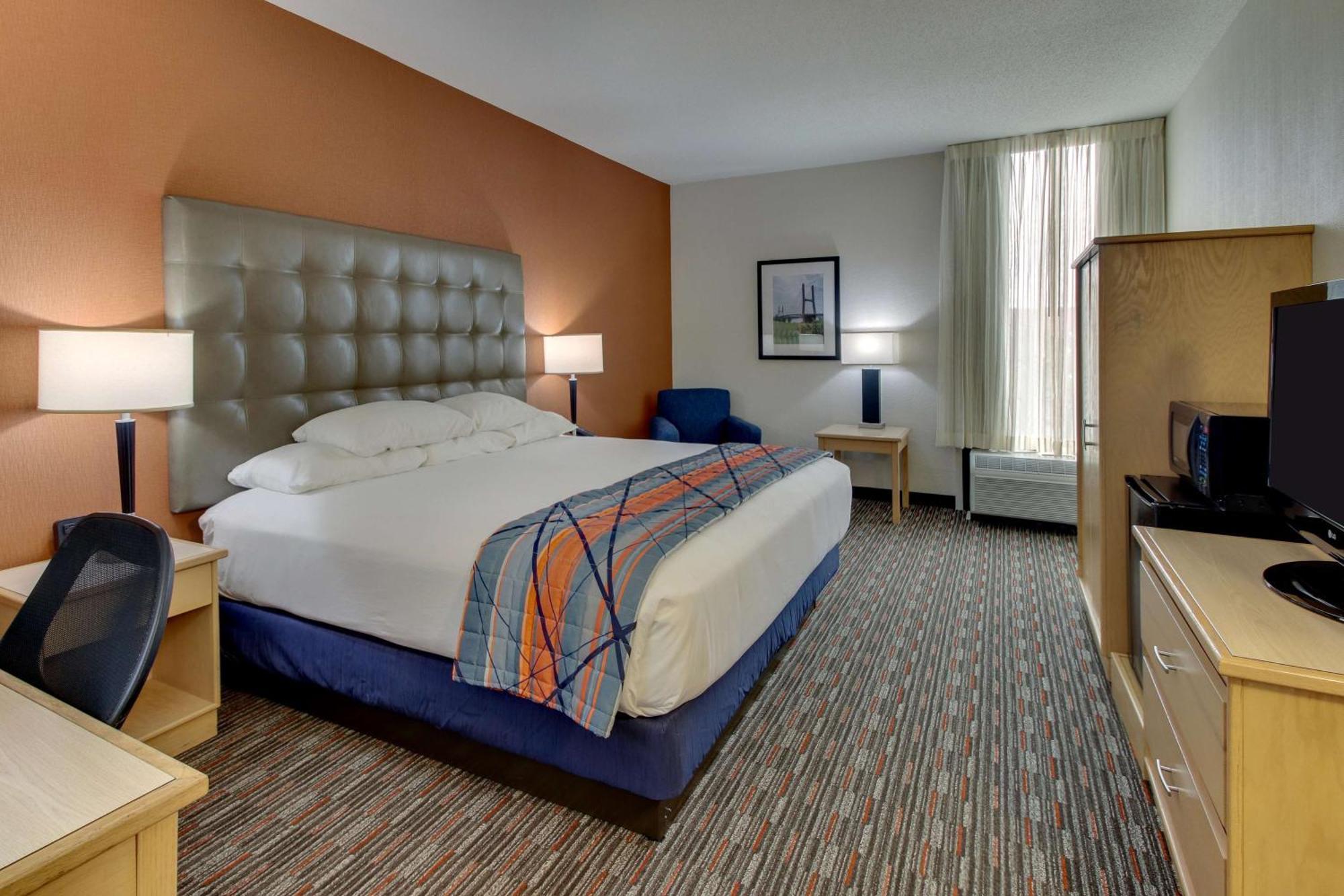 Pear Tree West Hotel 2*