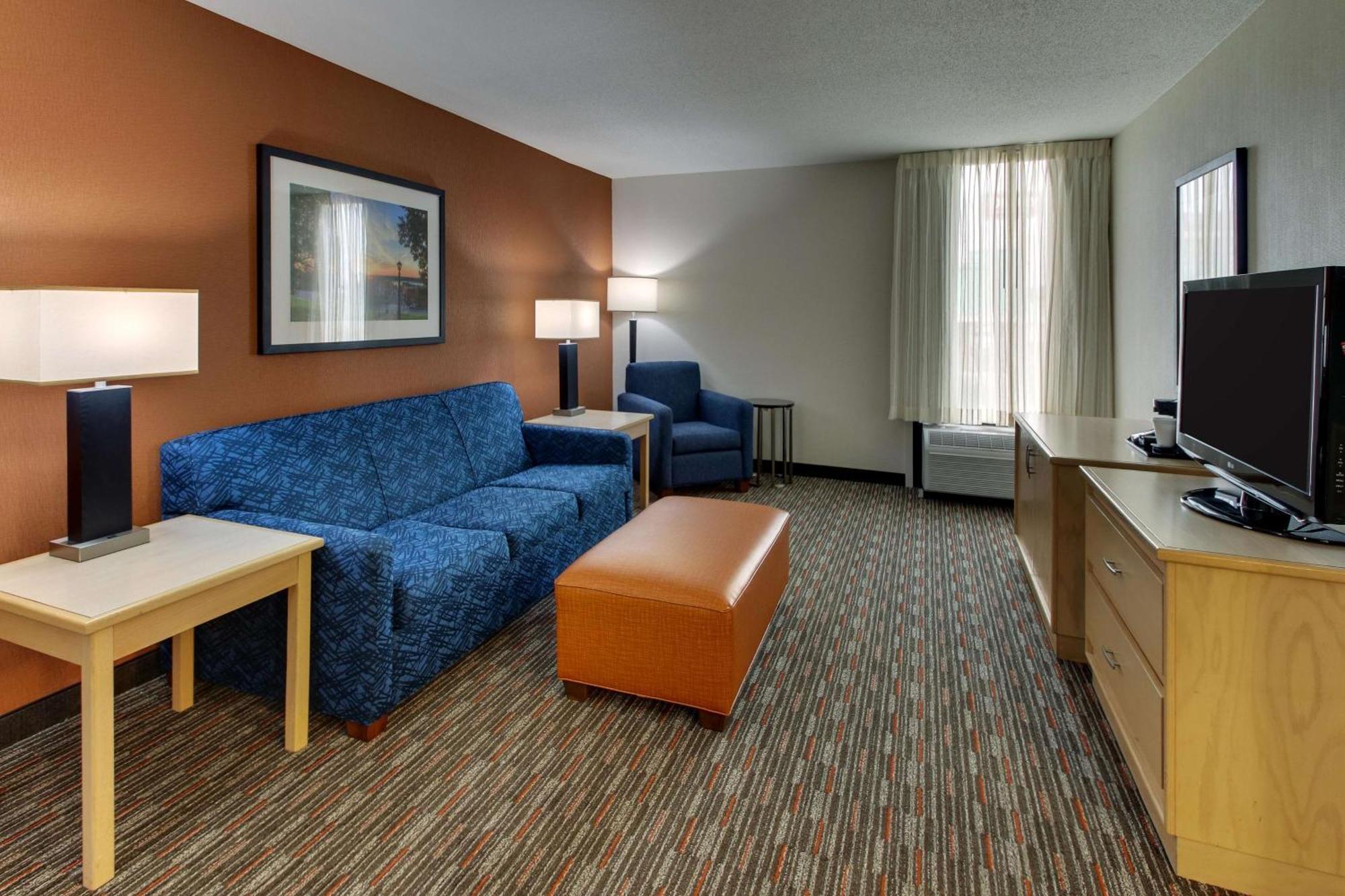Pear Tree West Hotel 2*