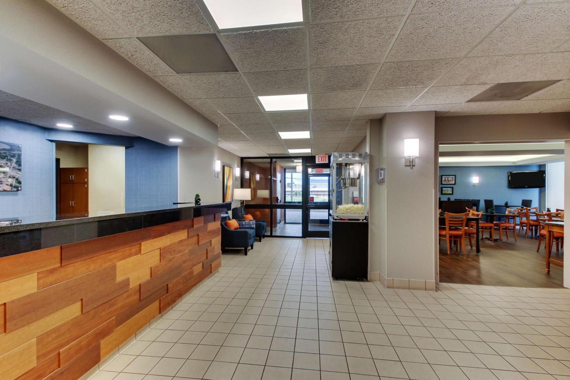 Hotel Pear Tree West 2*